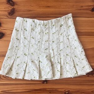 EUC En Saison size Sm Floral Cream corduroy mini skirt